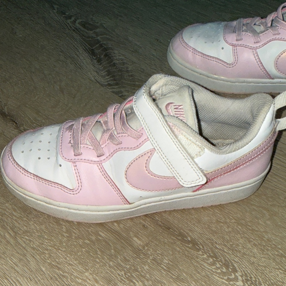 Nike Kids Sneakers in Pink and White